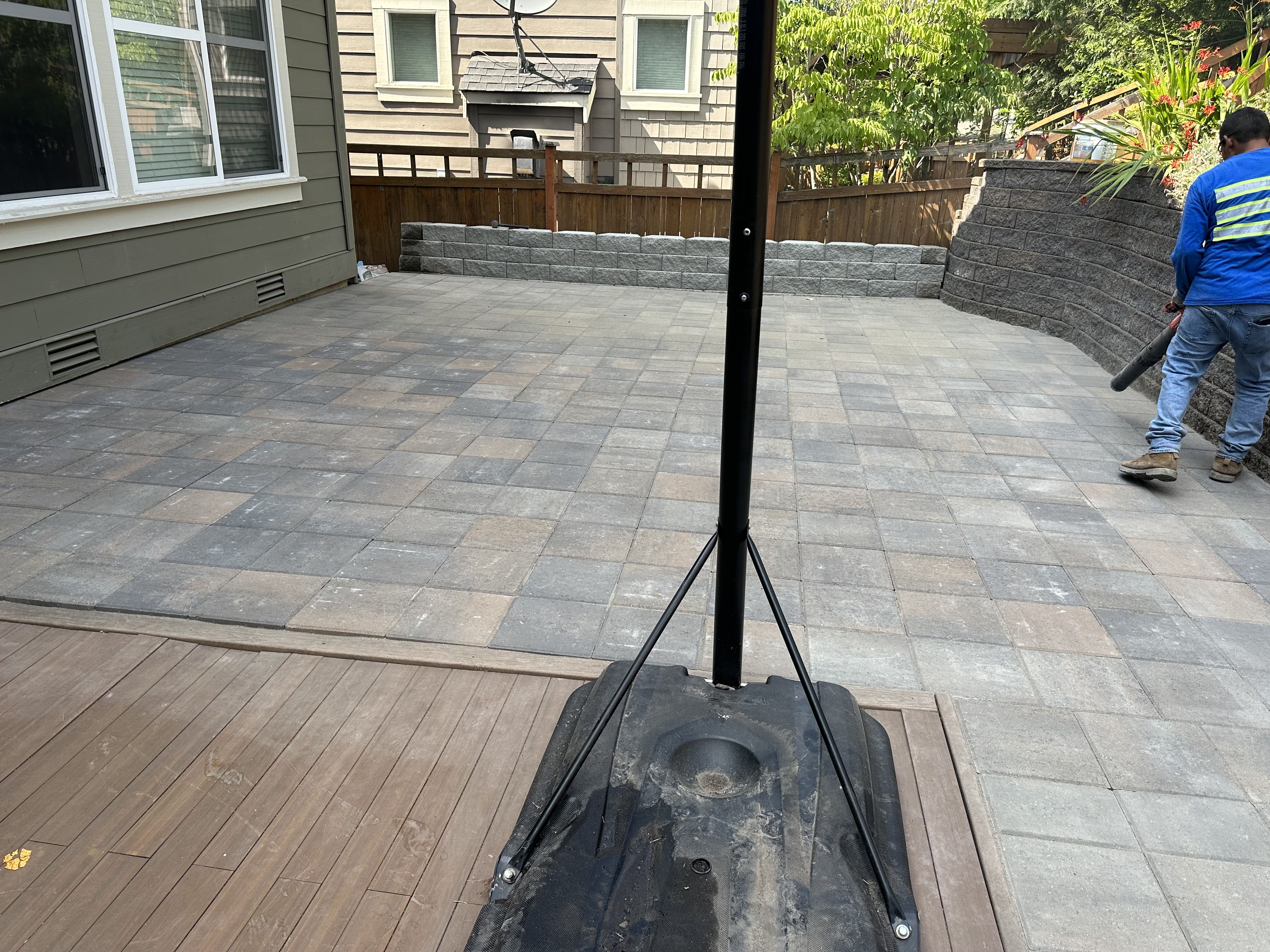 Sammamish cedar privacy fence installation